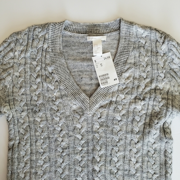 V-neck Cable Knit Sweater - Picture 4 of 5